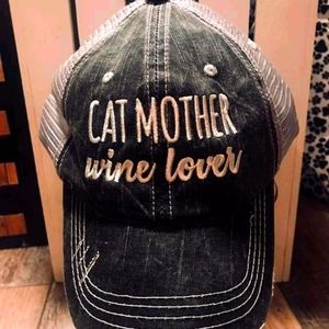 🐾 distressed ladies trucker hat🐾